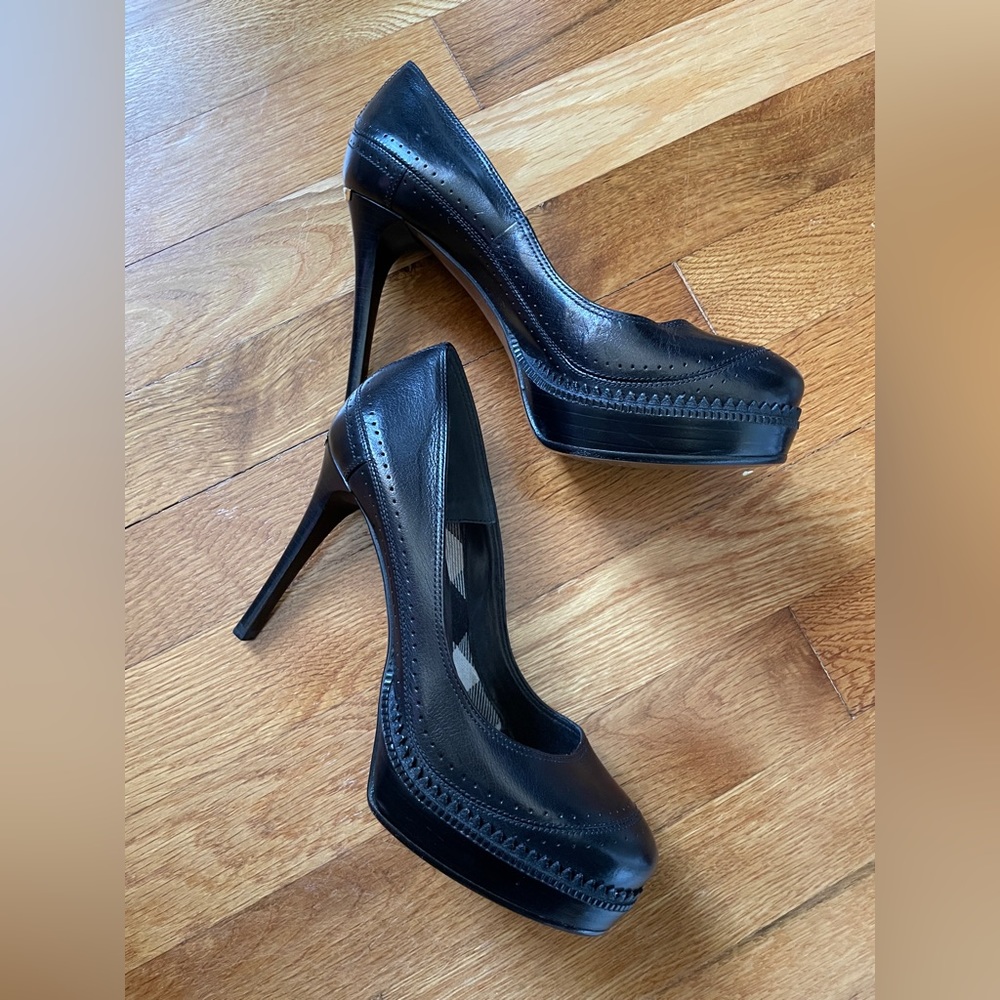 Burberry Black Leather Platform Pumps perfect Condition!